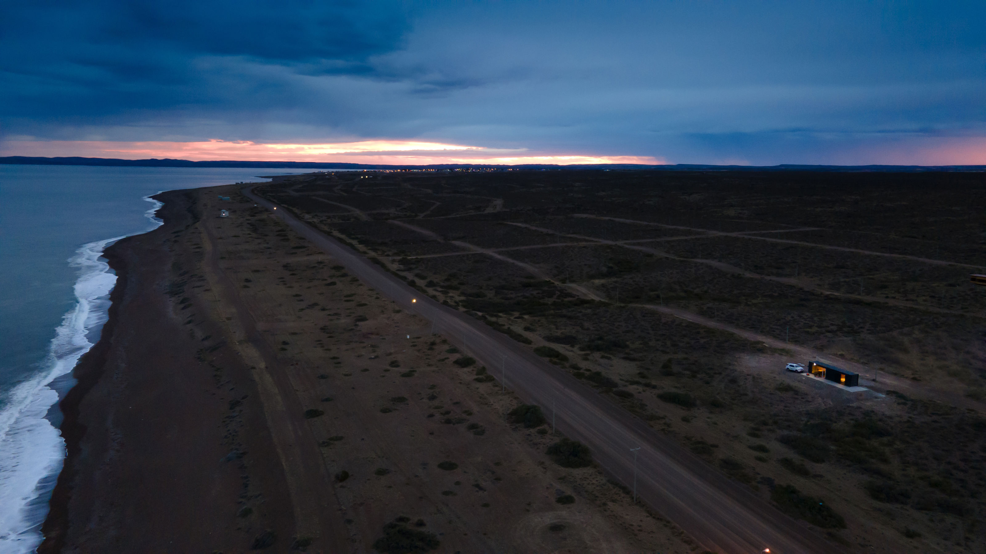 Container frente al mar